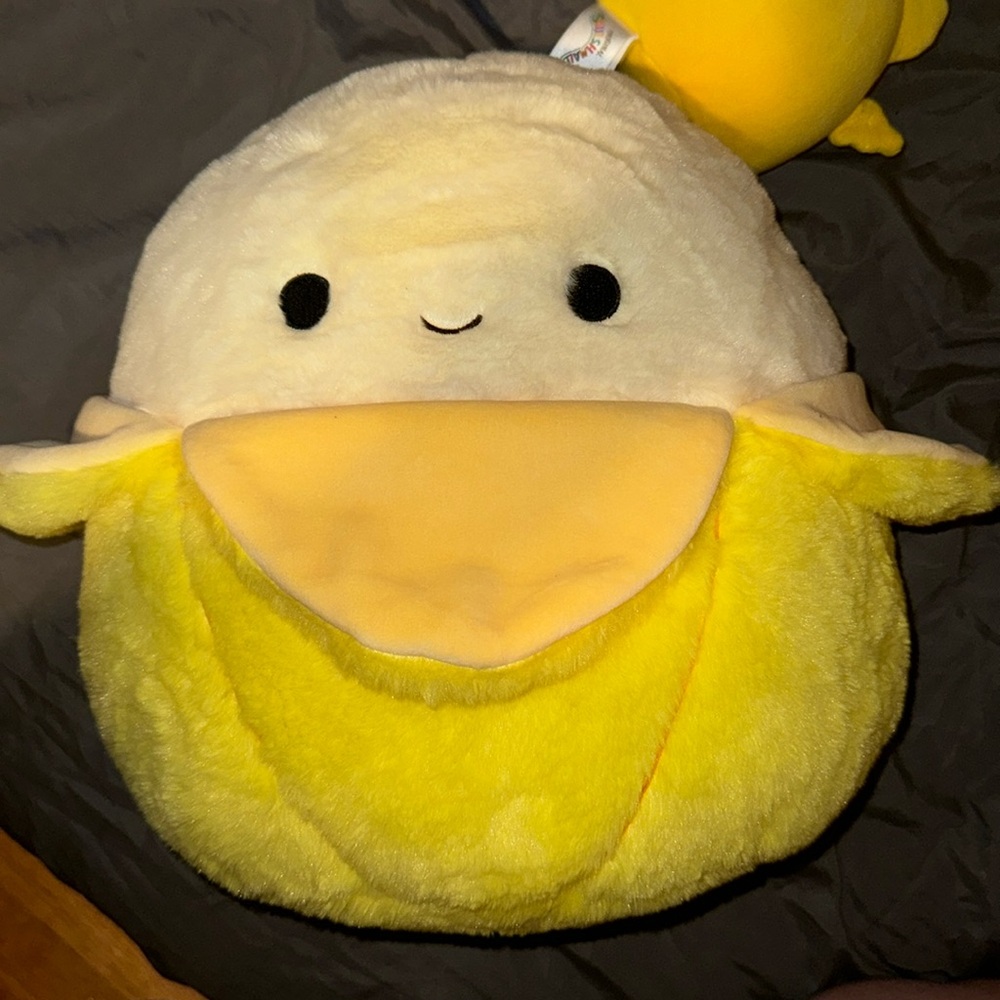 Junie fuzzamalllow banana squishmallow NWT